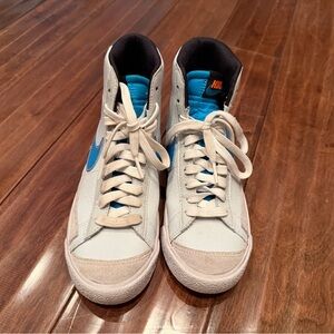 Nike Men's Blue and Cream Sneakers